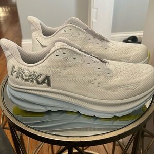 HOKA ONE ONE CLIFTON 9 WOMEN'S RUNNING SHOES NIMBUS CLOUD/ ICE WATER SZ 10.5